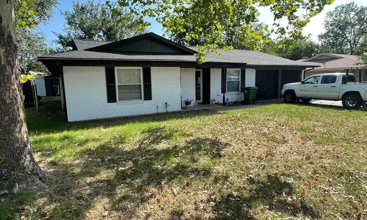 Professional roofing crew working on a residential roof in Jacksonville Beach